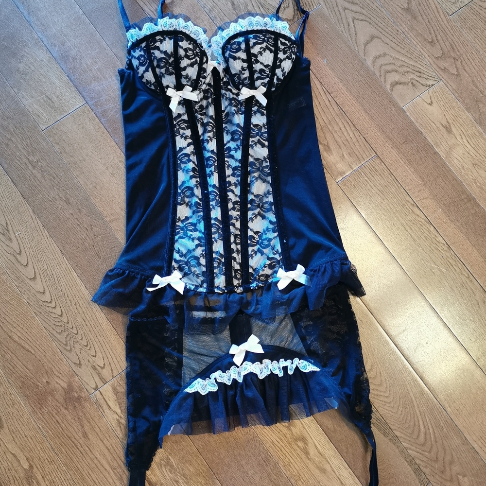 NWOT Ann Summers garter belt